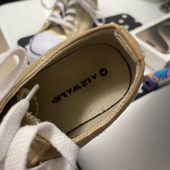 Air walk gold shoes. Very good condition. Size 10 in women’s - Picture 3 of 4